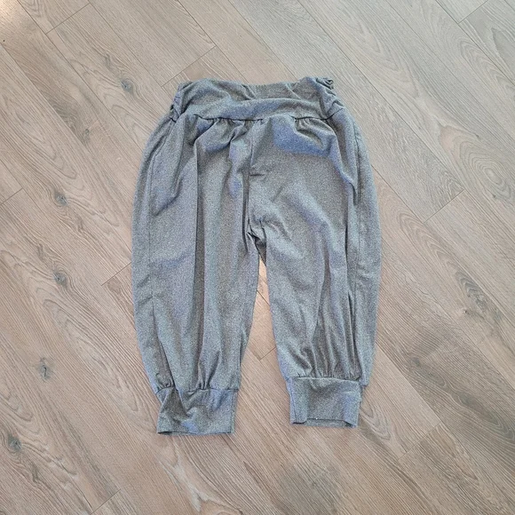 Capri loose fit yoga pants - Picture 3 of 5